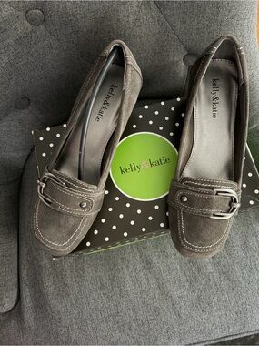 Kelly & Katie Taupe Suede Loafers Size 8.5